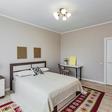 2 Room Apartment In The Center Алматы Экстерьер фото