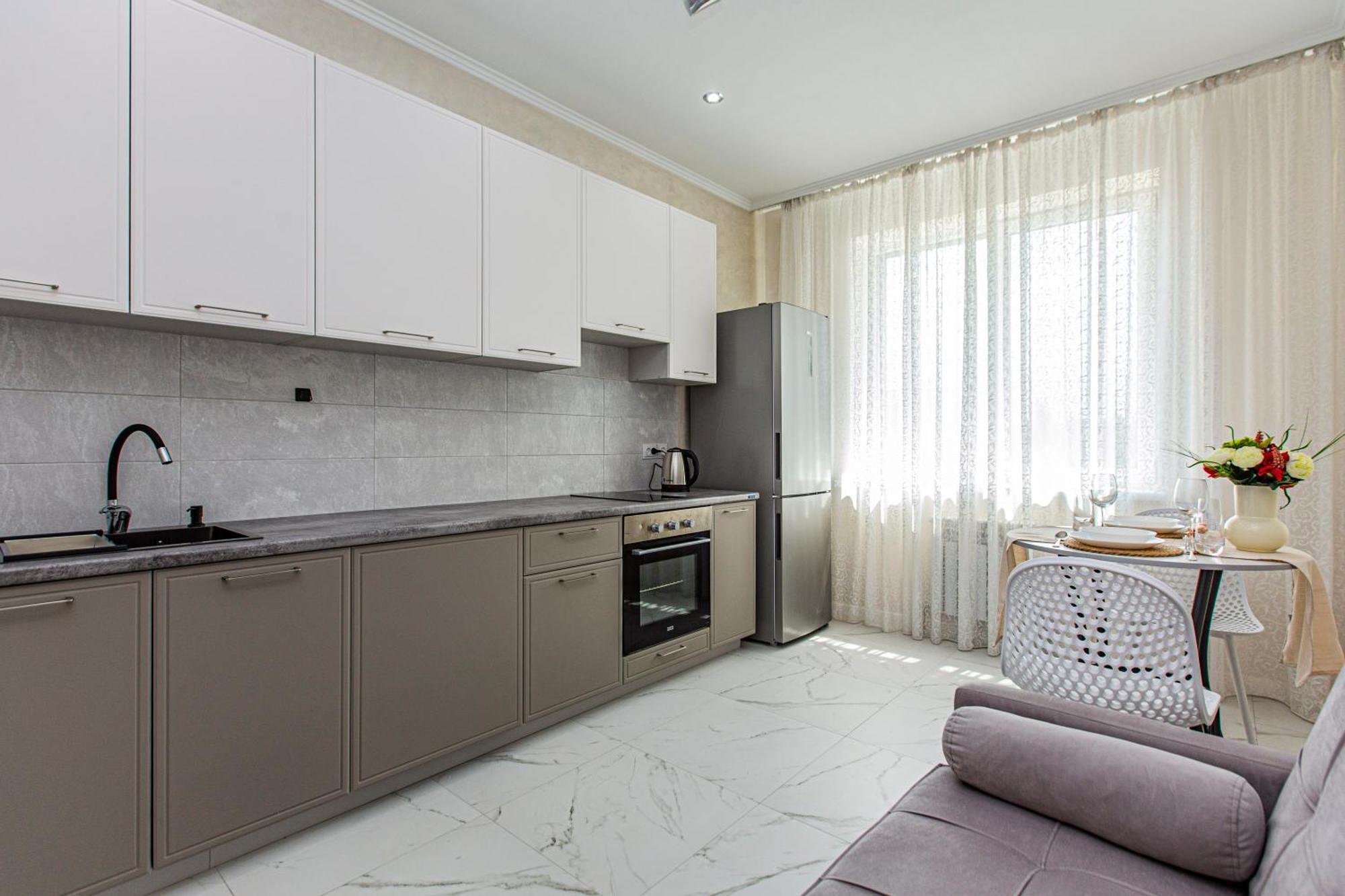 2 Room Apartment In The Center Алматы Экстерьер фото